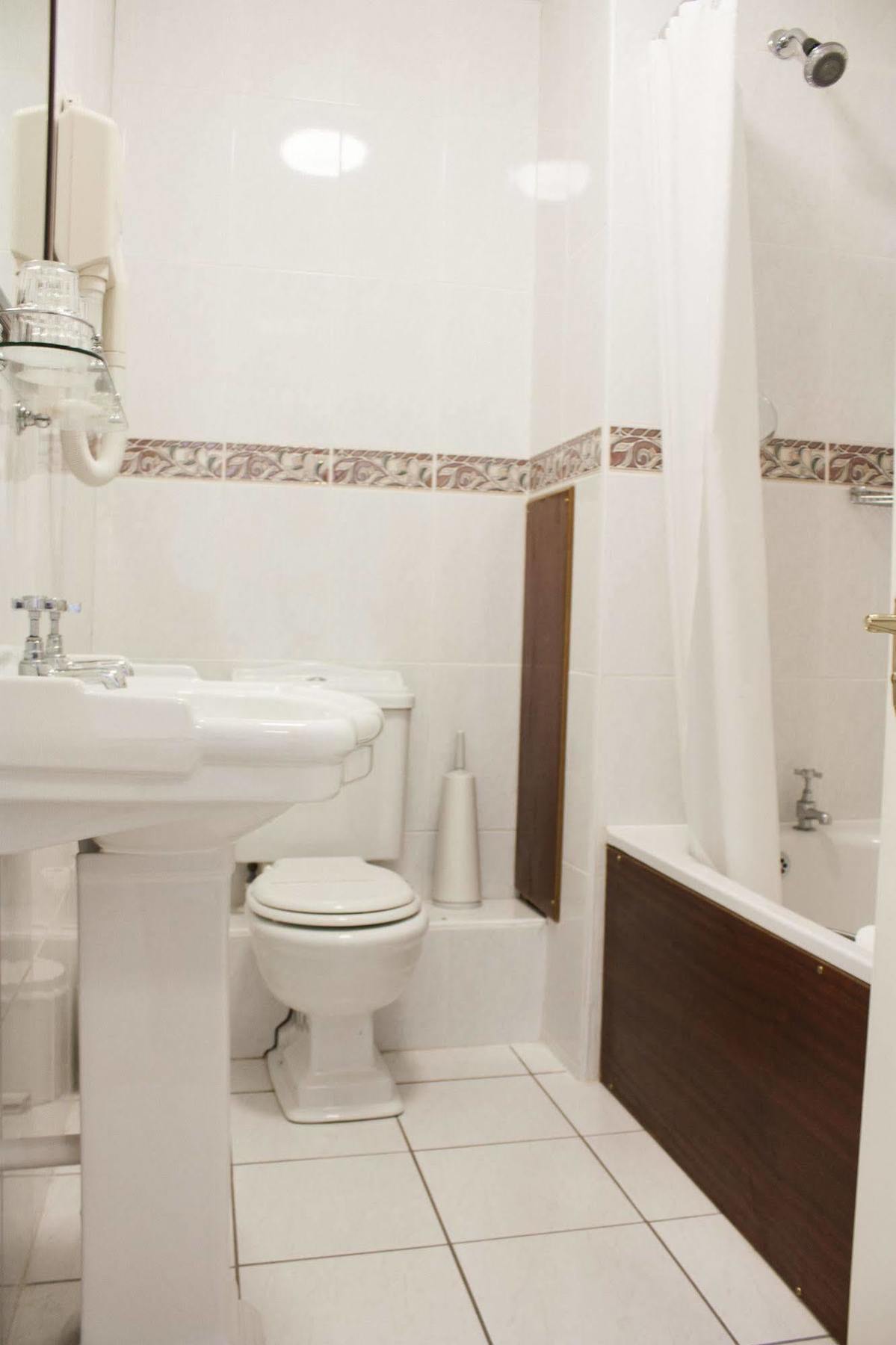 Rhu Glenn Hotel Уотърфорд Екстериор снимка