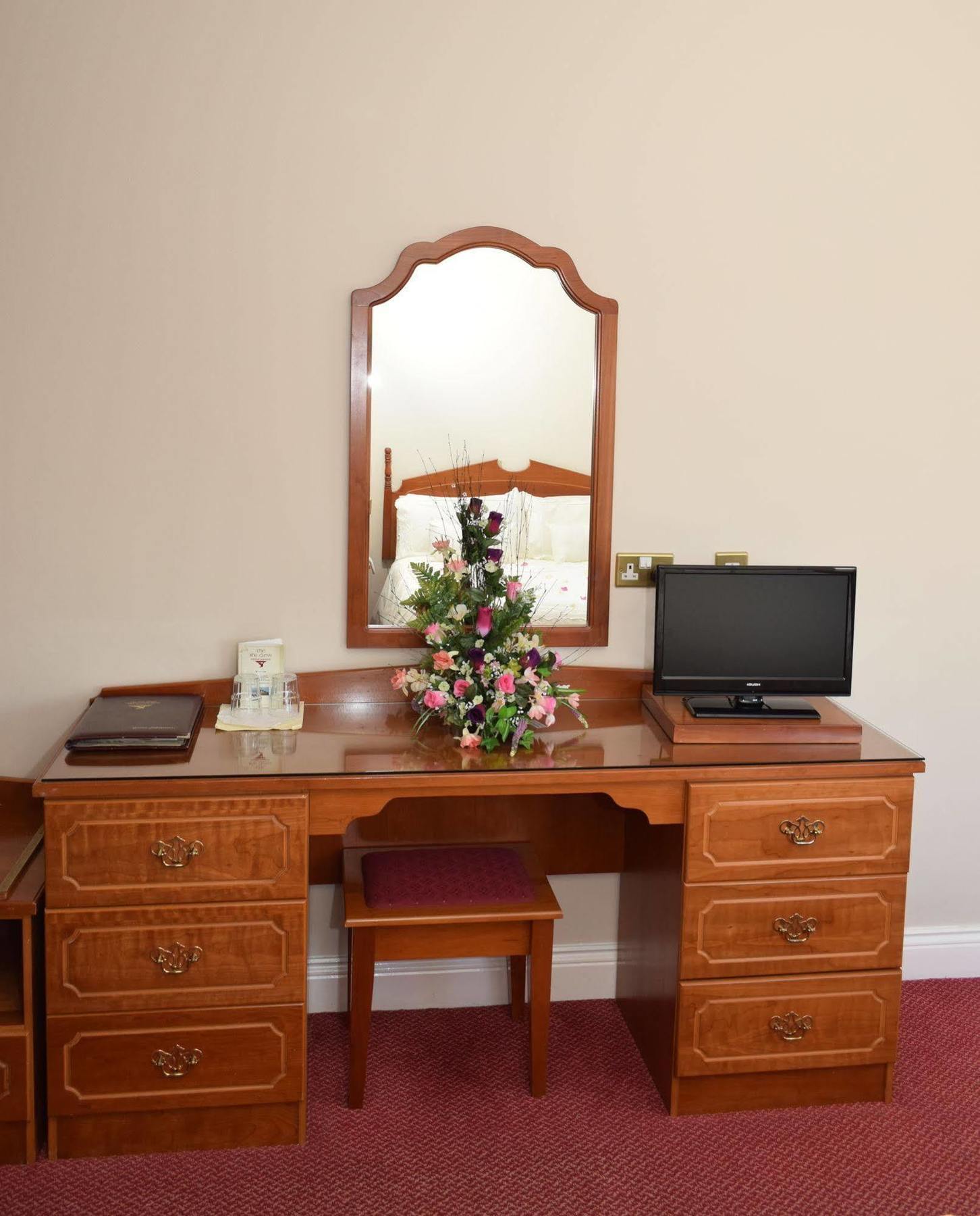 Rhu Glenn Hotel Уотърфорд Екстериор снимка